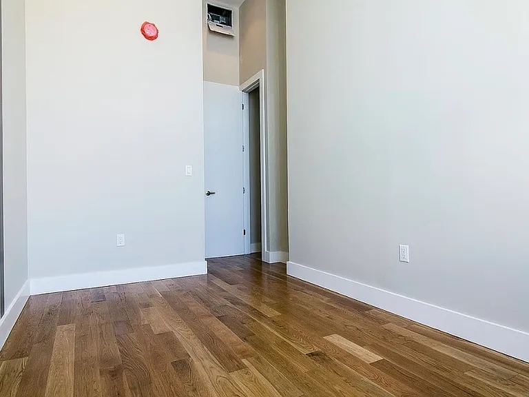 252 Melrose St #3L — Photo 11