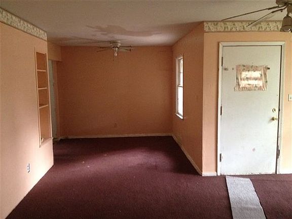10660 Albany Living Room