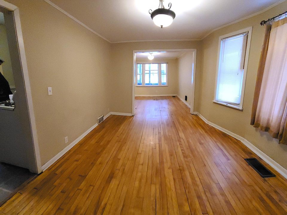 2nd image of 702 Minnehaha Ave W