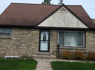 5652 N Argyle Ave, Glendale, WI 53209