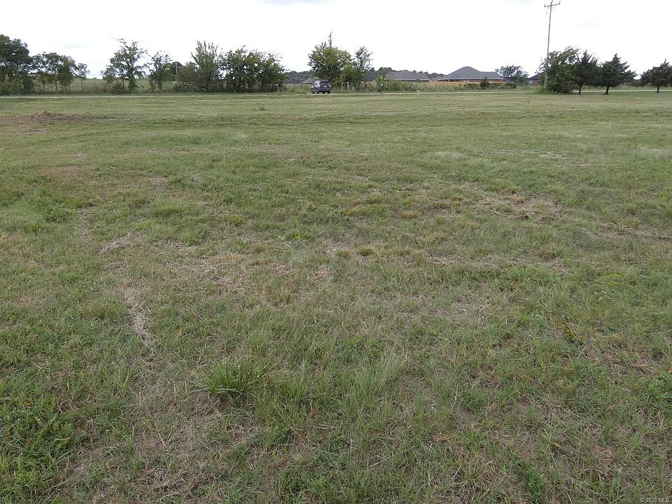 2nd image of 1040 Lake Durant Rd