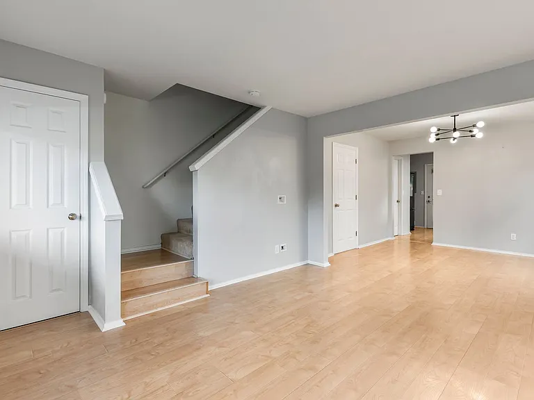 7 NE Morris St — Photo 9
