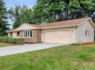 926 Park Ridge Rd, Janesville, WI 53546