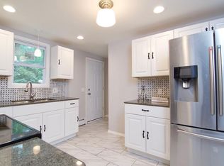 55 Mooreland St, Springfield, MA 01104