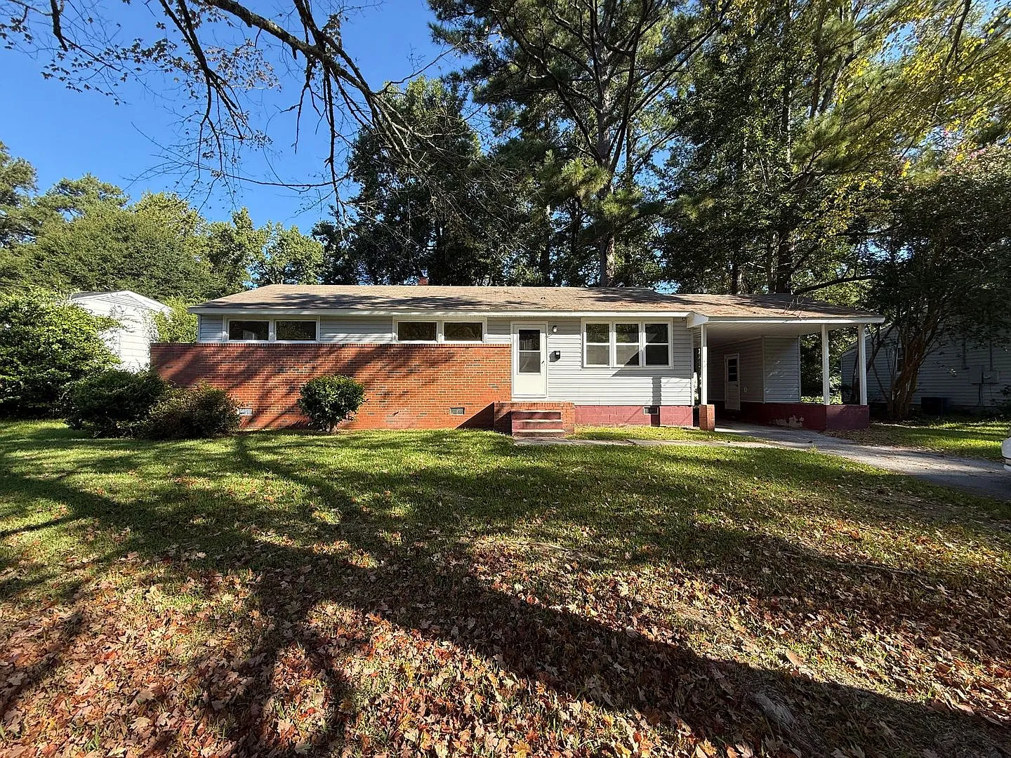 3 Bedroom 1 Bathroom — Photo 1