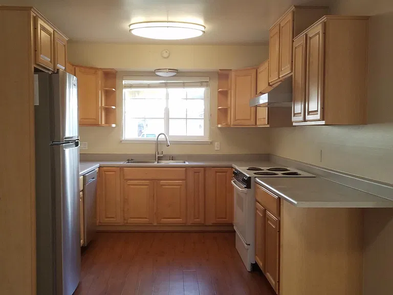 1075 Marilla Ave — Photo 4