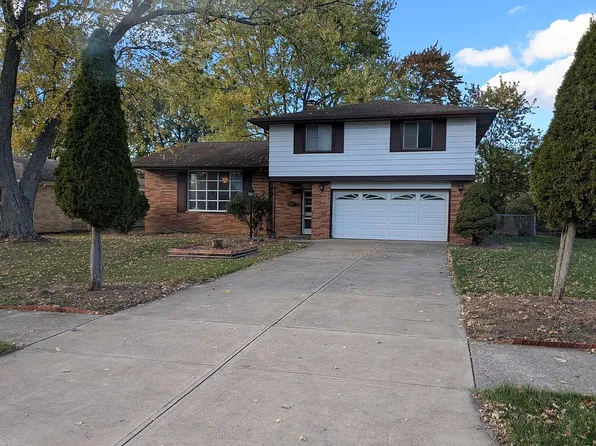 3337 Lotus Ln, Seven Hills, OH 44131