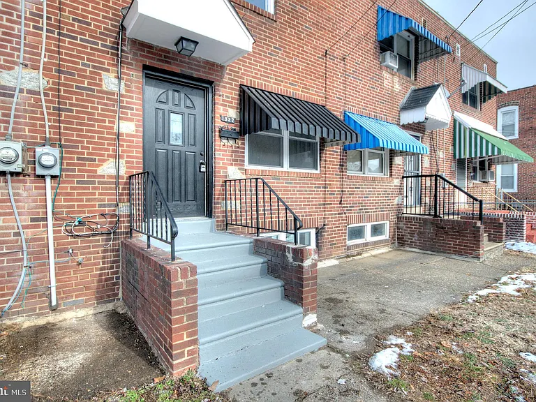 1327 Jackson St — Photo 2