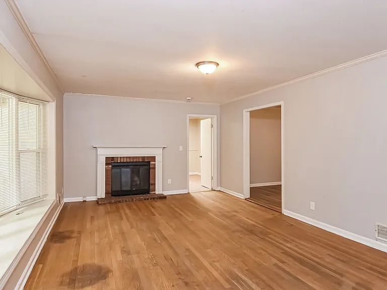 4630 Cresant Ln — Photo 3