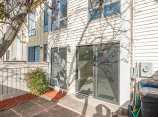 10041 Ridgeline Dr, Montgomery Village, MD 20886