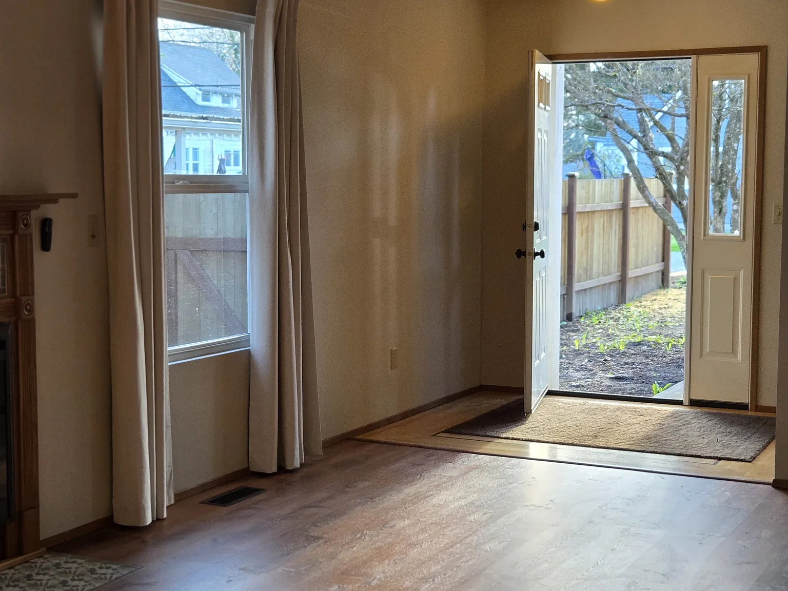 1140 Central St NE — Photo 3