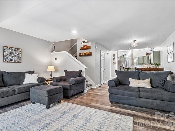 2nd image of 14021 Queens Harbor Rd