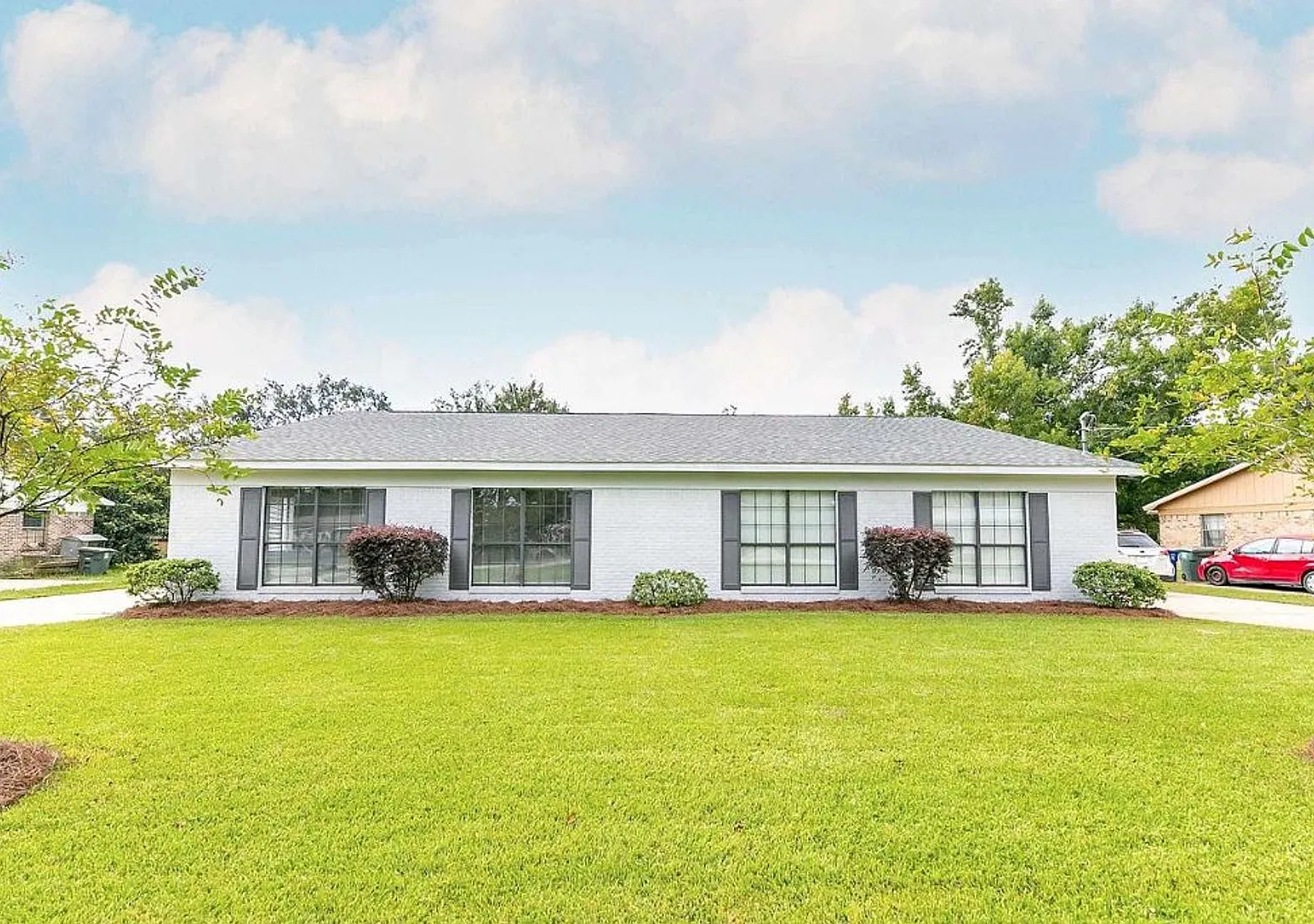 Available 10/15/2026! Beautiful 3 bed 2 bath duplex in Foley, AL. — Photo 1