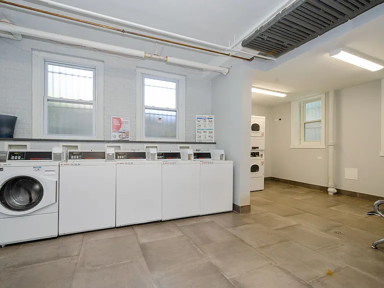The 1521 Sherwin — Photo 15