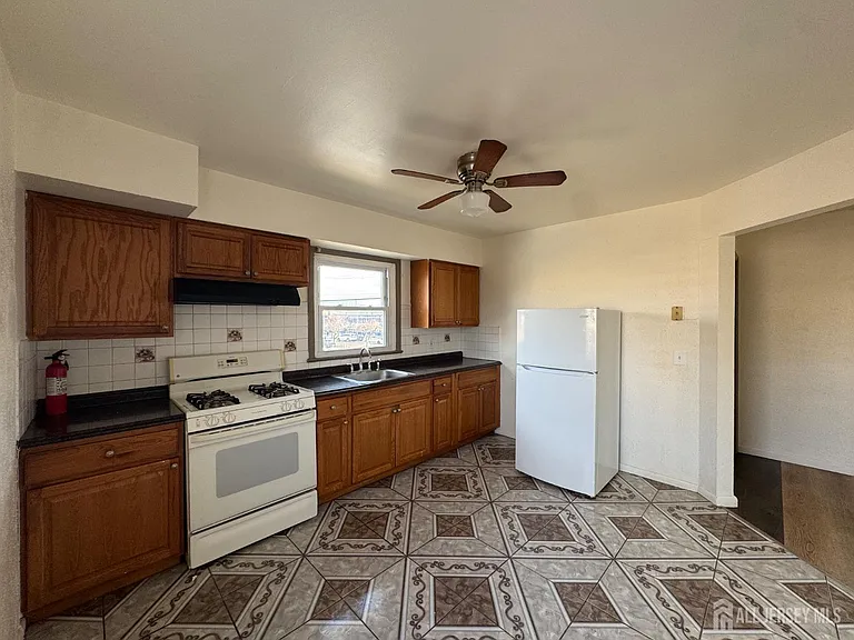 34 Carteret Ave #2 — Photo 5
