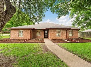 1004 Walden St, Hewitt, TX 76643