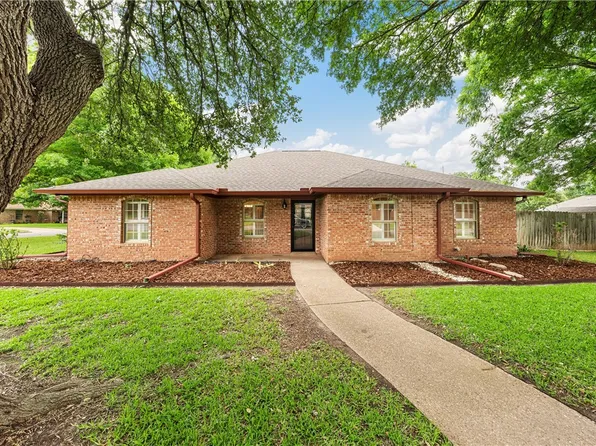 1004 Walden St, Hewitt, TX 76643