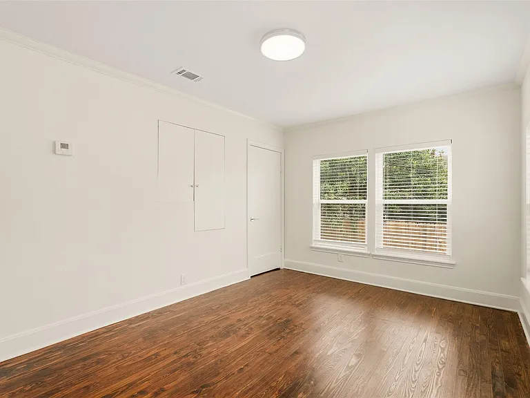 612 1/2 W Alabama St — Photo 17
