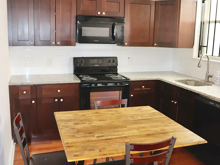 1503 W Seybert St #B — Photo 10