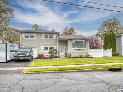 62 Sycamore Rd, Dumont, NJ, 07628