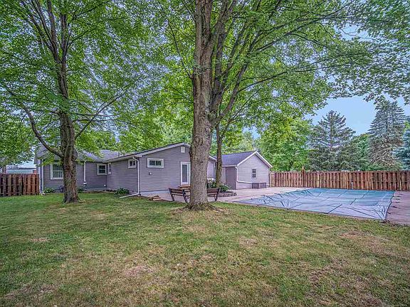 5th image of 9728 Coomer St