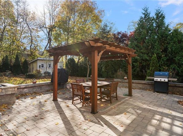 85 Frigate St, Jamestown, RI 02835