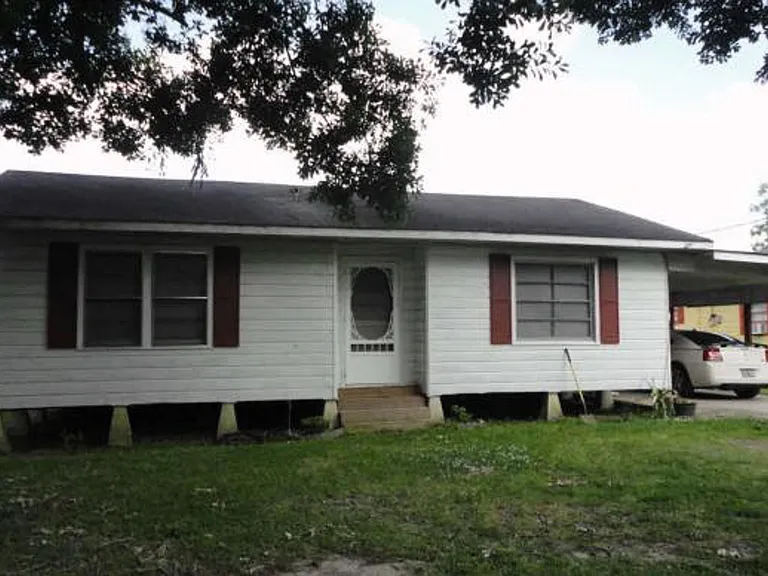 1026 Marshall St — Photo 1