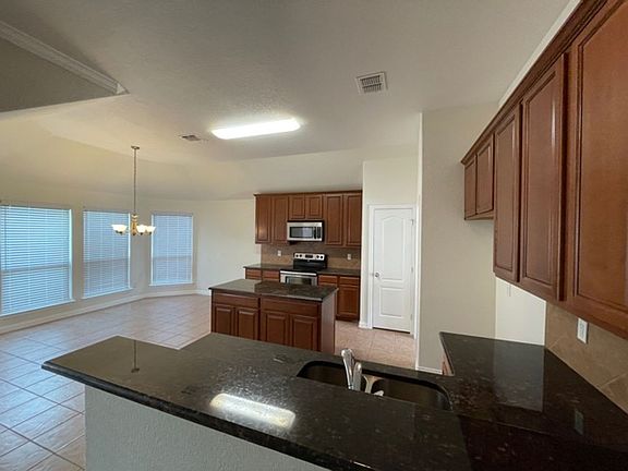 5th image of 1601 White Willow Ln