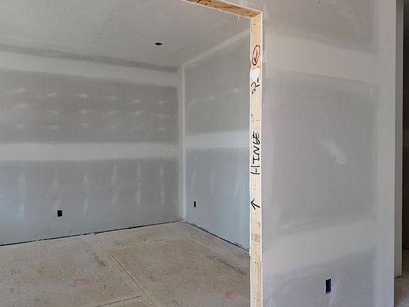 3rd image of 472 Creekside Dr