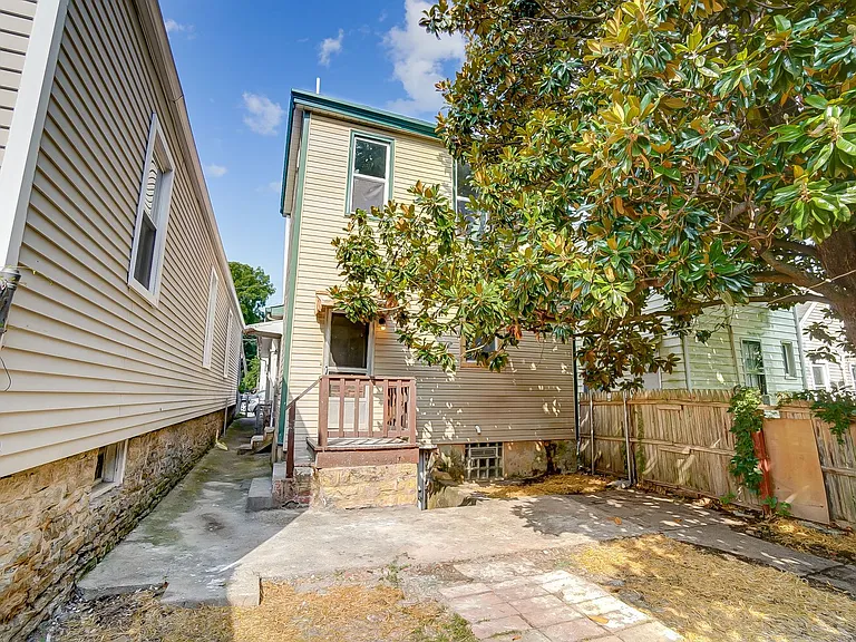 2036 Garrard St — Photo 37