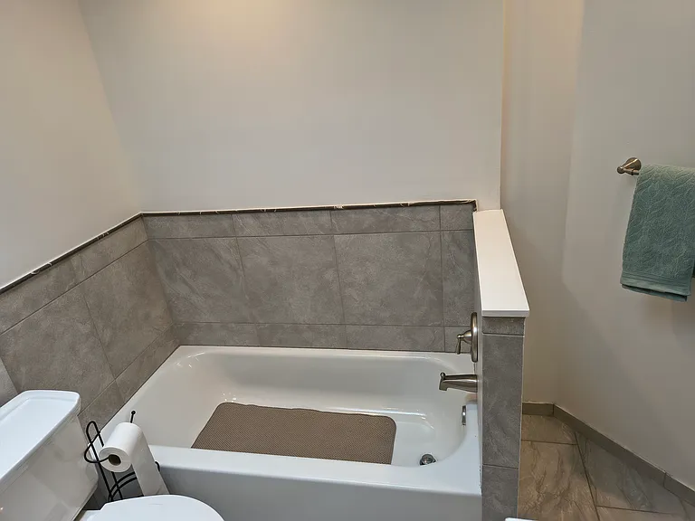 Soaking tub