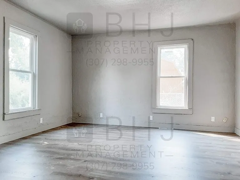 141 W 7th St — Photo 5