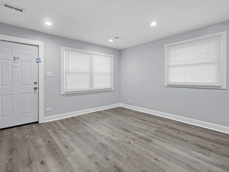 15333 Dorchester Ave — Photo 1