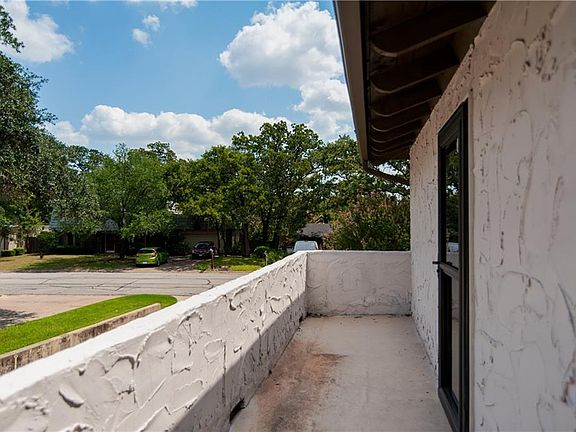 4th image of 809 Chaparral Ct