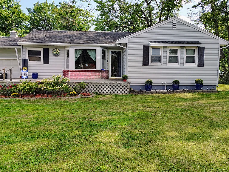 1818 Asbury Ave — Photo 1