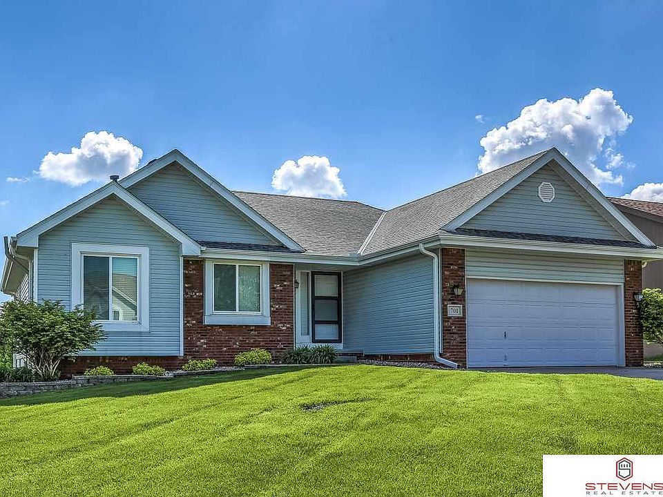 1st image of 701 Diamond Ln