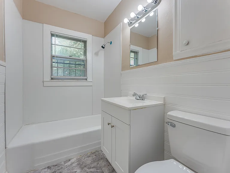1500 W Short 17th St — Photo 4