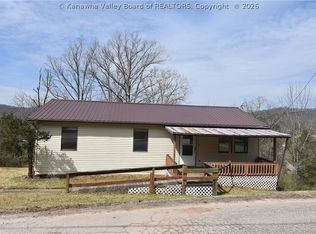 102 Ridge Rd, Wayne, WV 25570