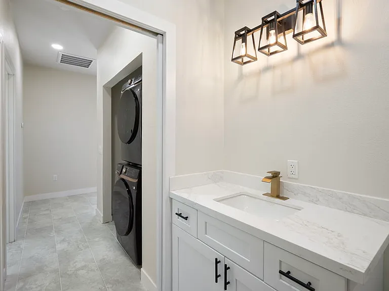 1822 E Roma Ave #2 — Photo 19