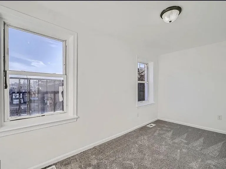 21 S Carrollton Ave — Photo 10