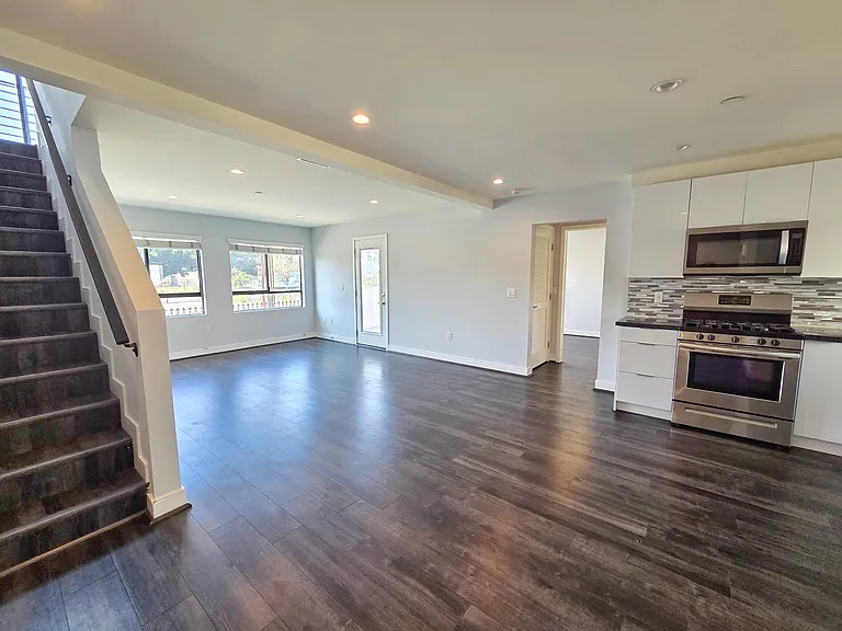 2651 S Hobart Blvd #5 — Photo 7