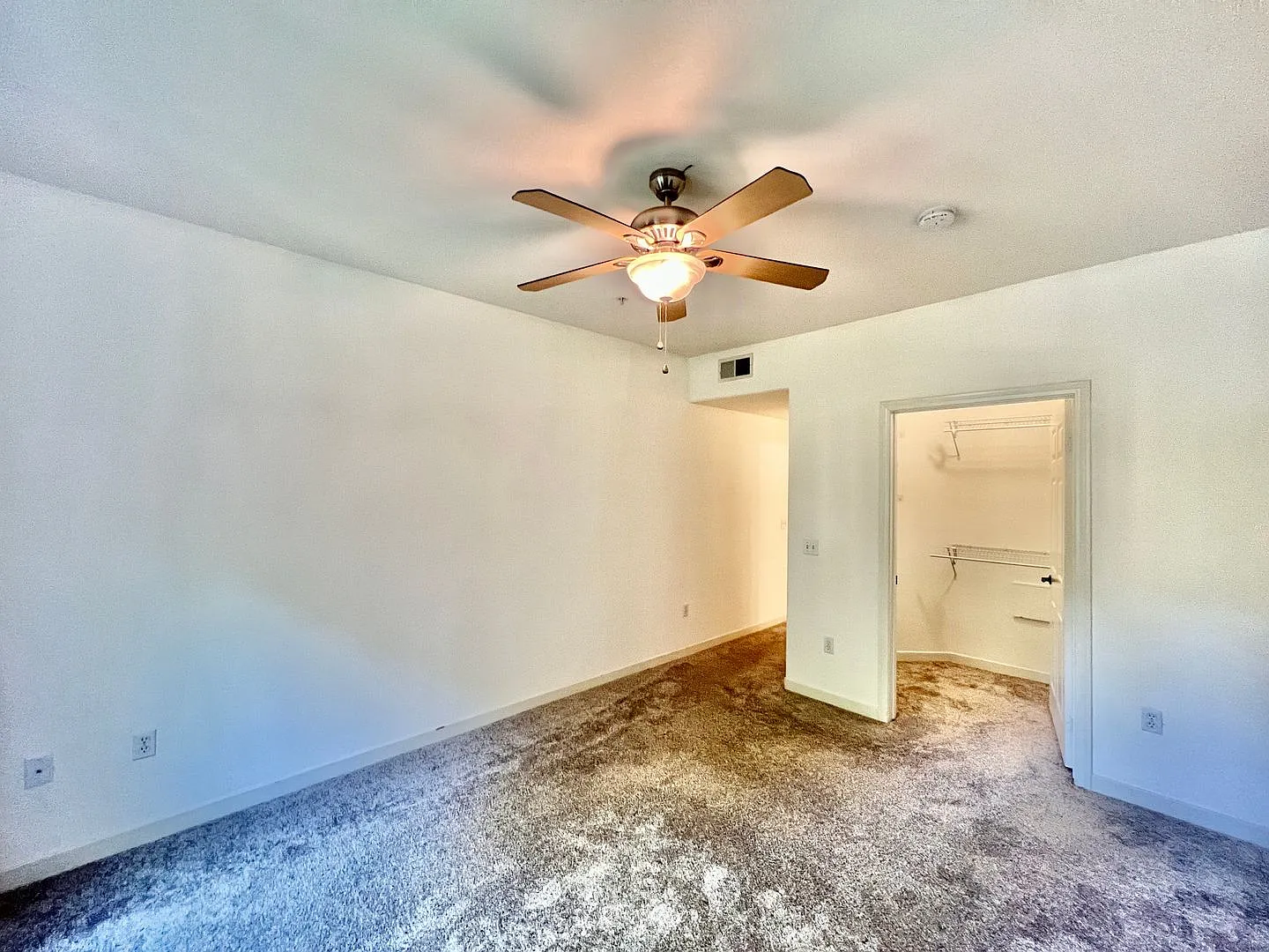 SD: Cozy 2BD/2BA Condo in Grantville with Fireplace, Balcony & W/D — Photo 4