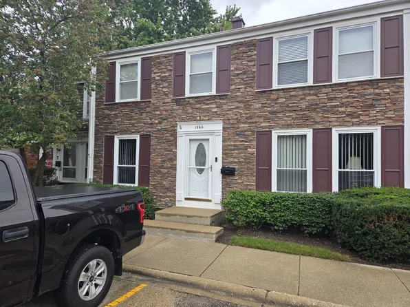 1866 Wellington Pl, Hoffman Estates, IL 60169