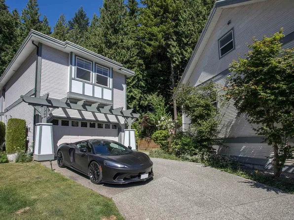 1703 Arbutus Pl, Coquitlam, BC V3E 3K2