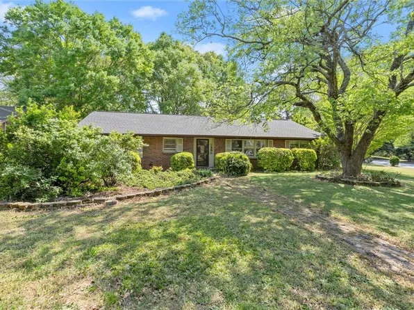 1399 Stephens Dr NE, Atlanta, GA 30329