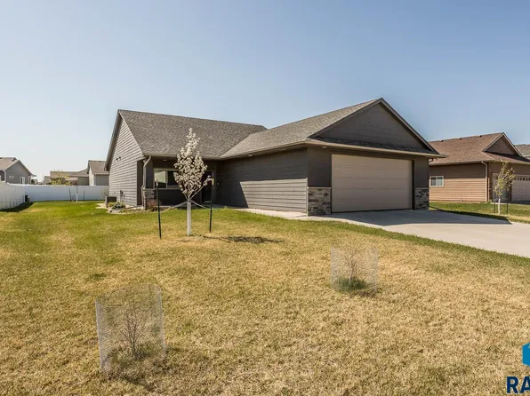 5409 S Woodsedge Trl, Sioux Falls, SD 57108
