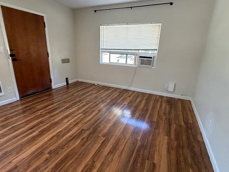 519 W Milwaukee Dr — Photo 8