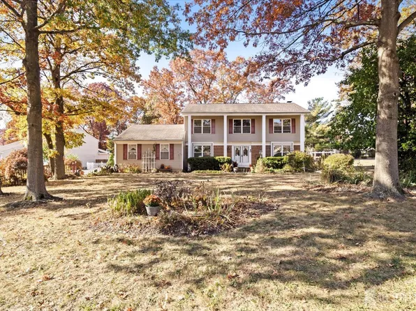 40 Pinecrest Rd, Somerset, NJ 08873