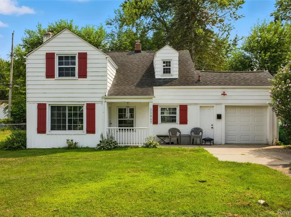 31467 Pierce St, Garden City, MI 48135