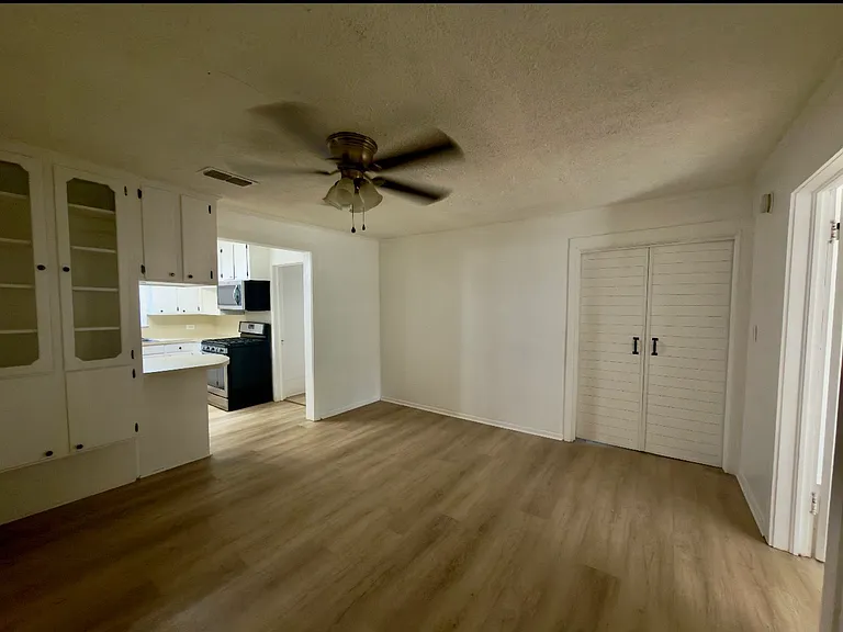 1603 E Main St — Photo 11